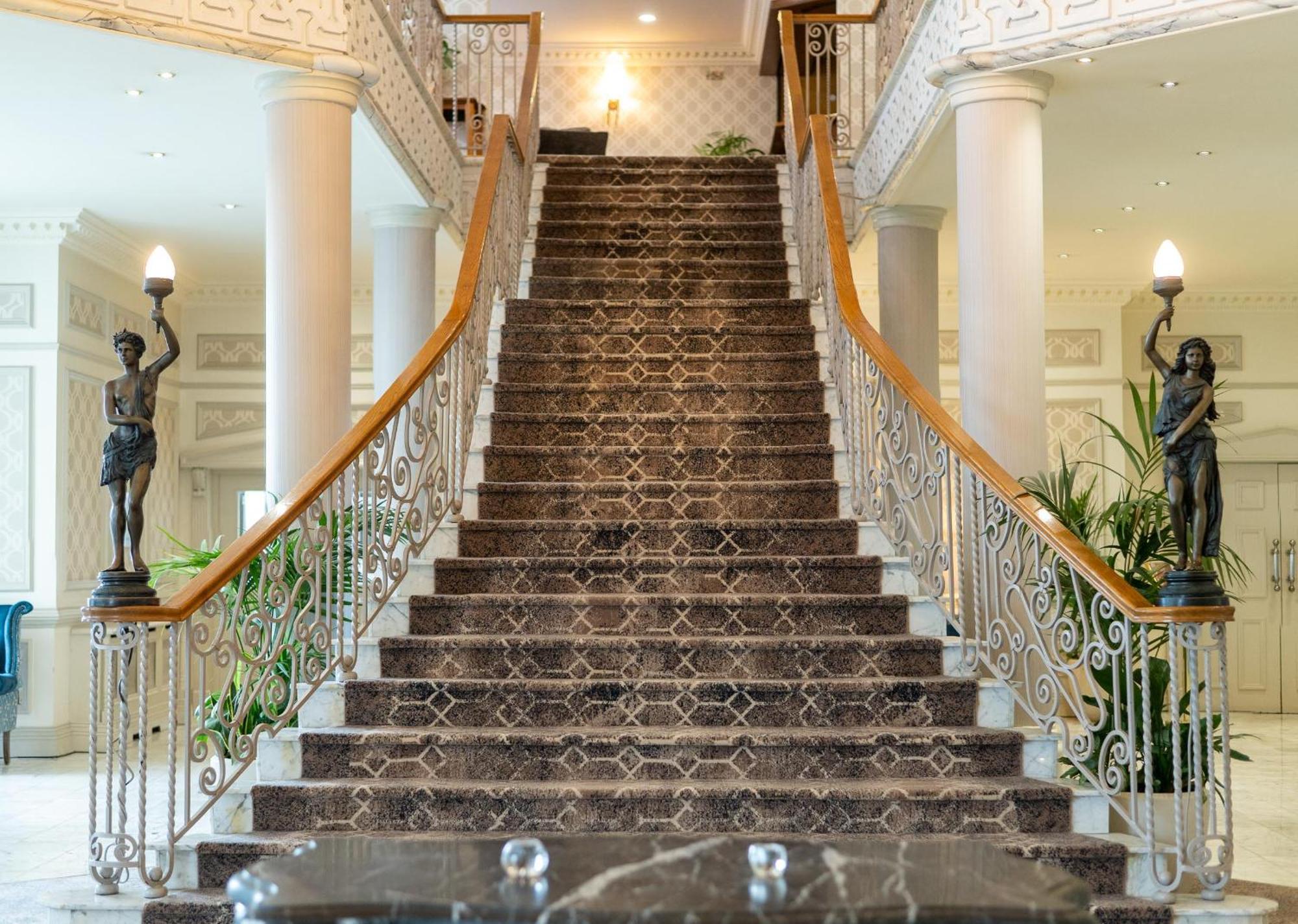 לטרקני Clanree Hotel & Leisure Centre מראה חיצוני תמונה
